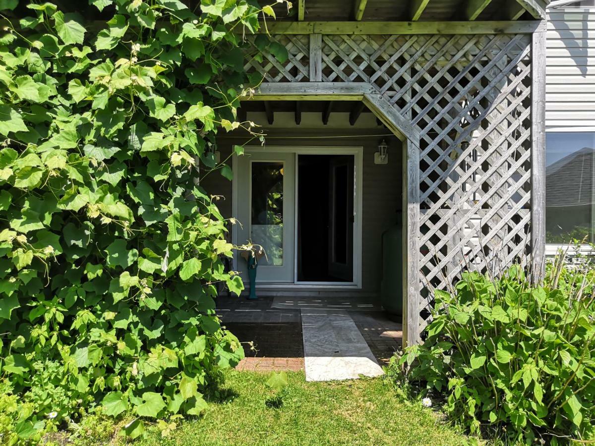 Hotel Lily'S Garden Charlottetown Esterno foto