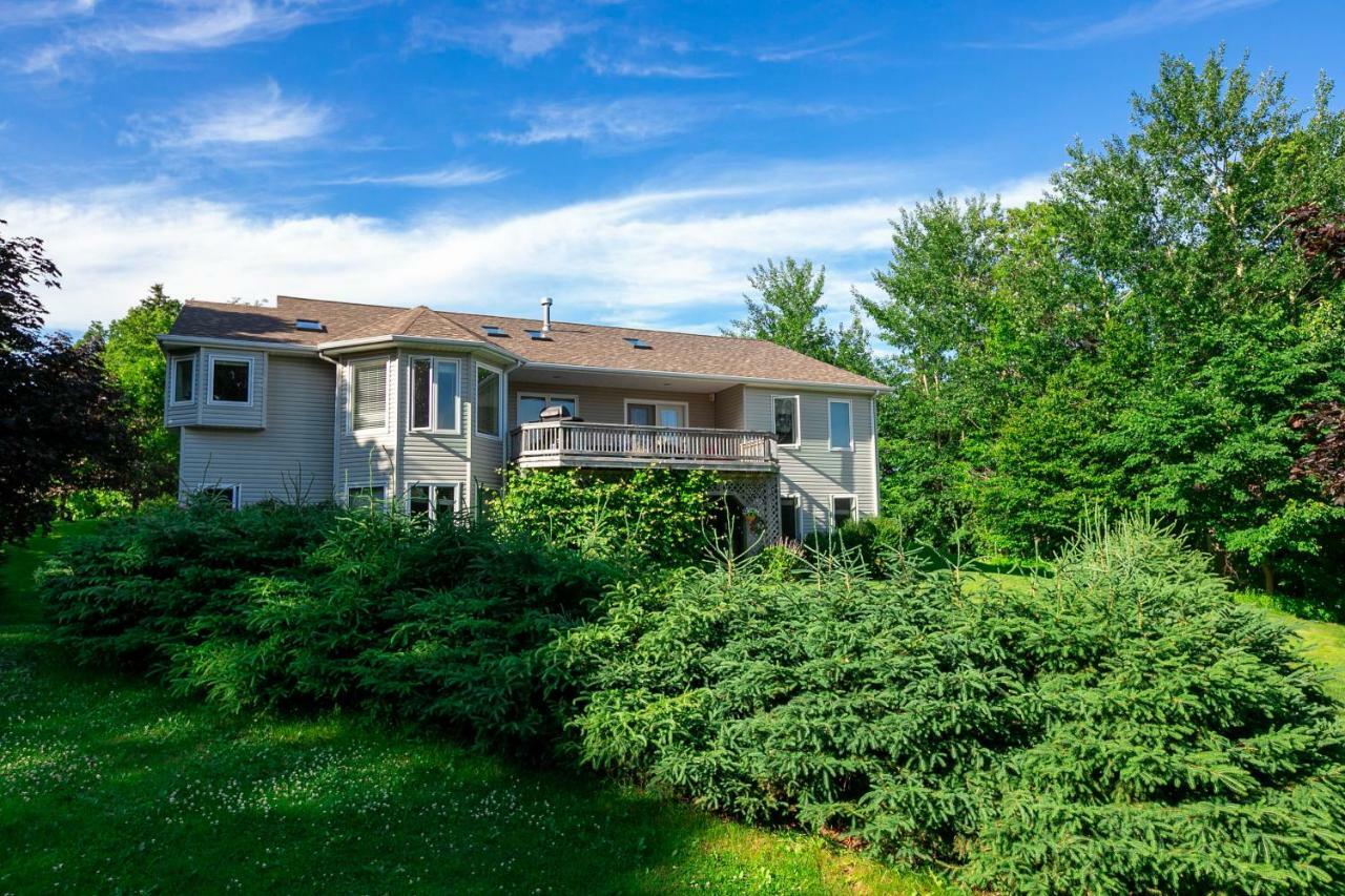 Hotel Lily'S Garden Charlottetown Esterno foto