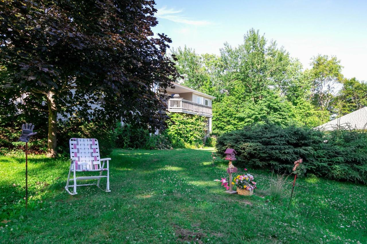 Hotel Lily'S Garden Charlottetown Esterno foto