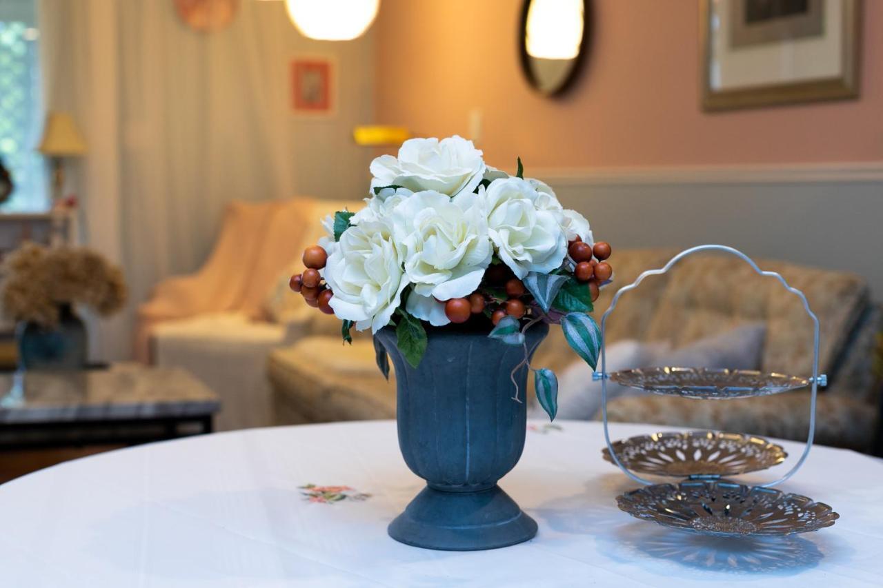 Hotel Lily'S Garden Charlottetown Esterno foto